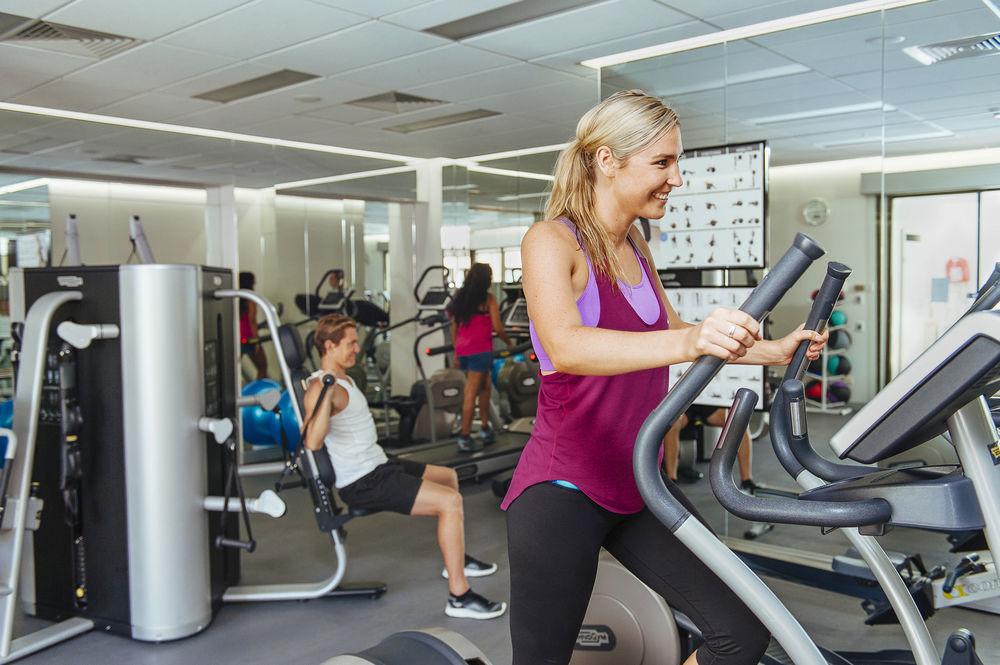 Stamford Plaza Adelaide Hotel Exterior foto A woman on a cross trainer