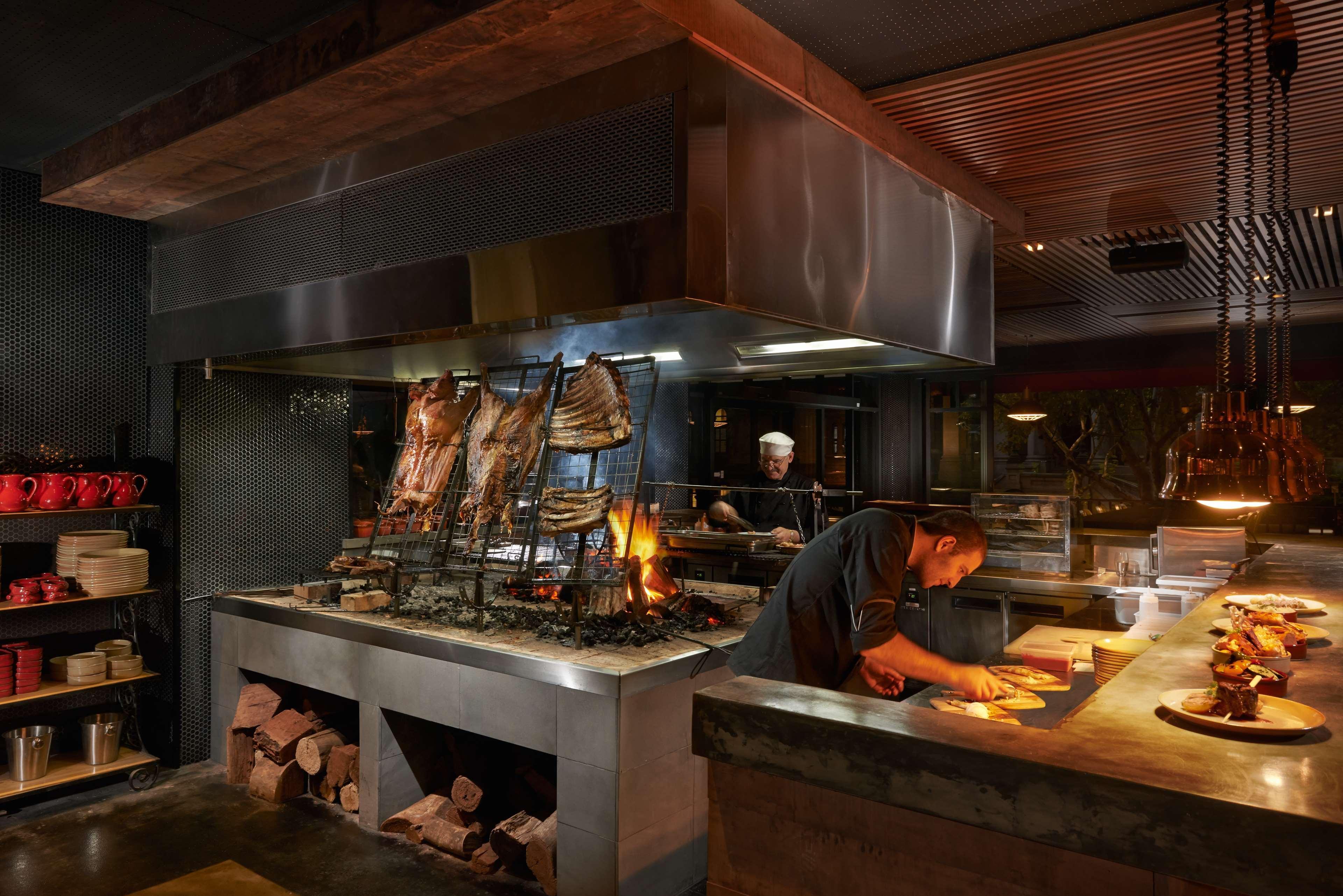 Stamford Plaza Adelaide Hotel Exterior foto The kitchen at the restaurant