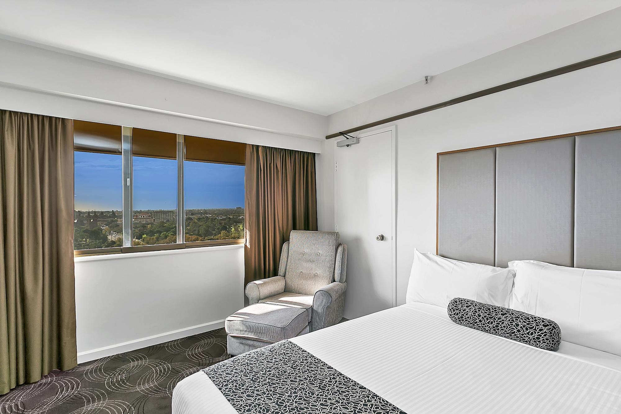 Stamford Plaza Adelaide Hotel Exterior foto A room at the hotel