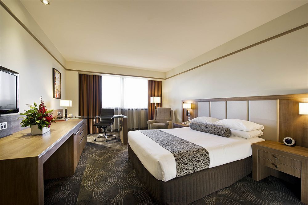 Stamford Plaza Adelaide Hotel Exterior foto A room at the hotel